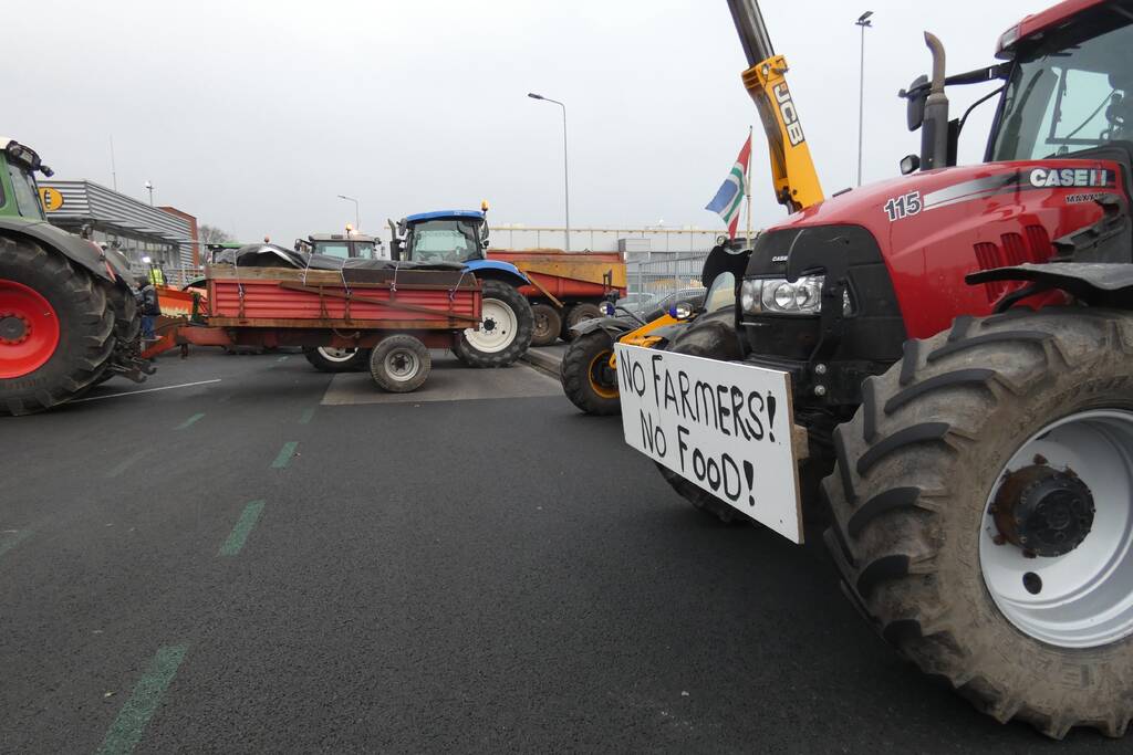 Distributiecentrum Jumbo geblokkeerd door boeren