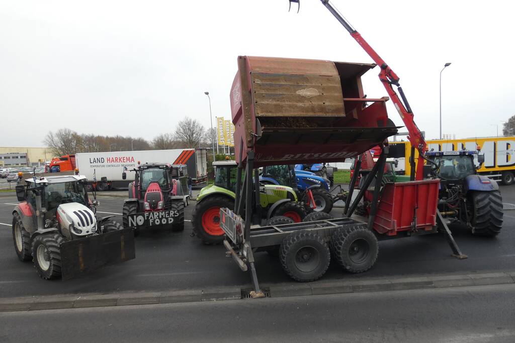 Distributiecentrum Jumbo geblokkeerd door boeren