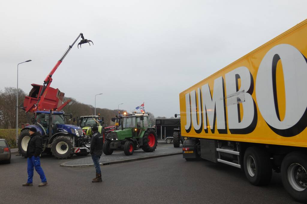 Distributiecentrum Jumbo geblokkeerd door boeren