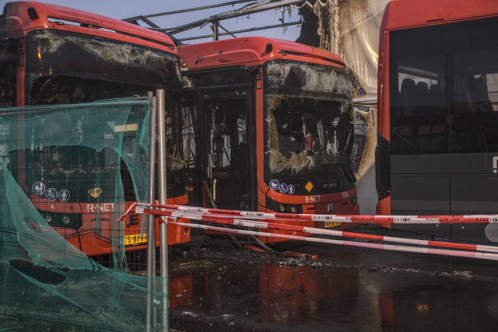 Meerdere stadsbussen in brand