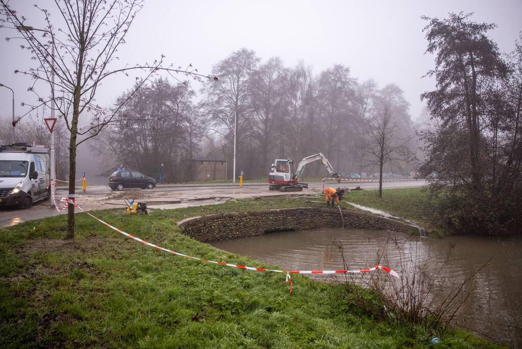 Flink waterballet na gesprongen leiding