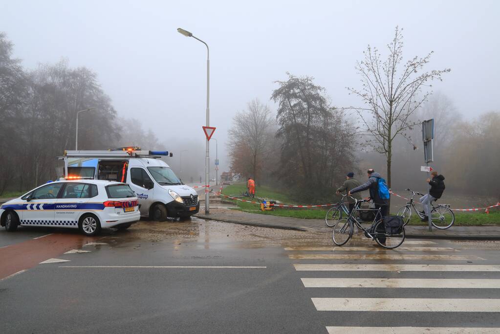 Flink waterballet na gesprongen leiding