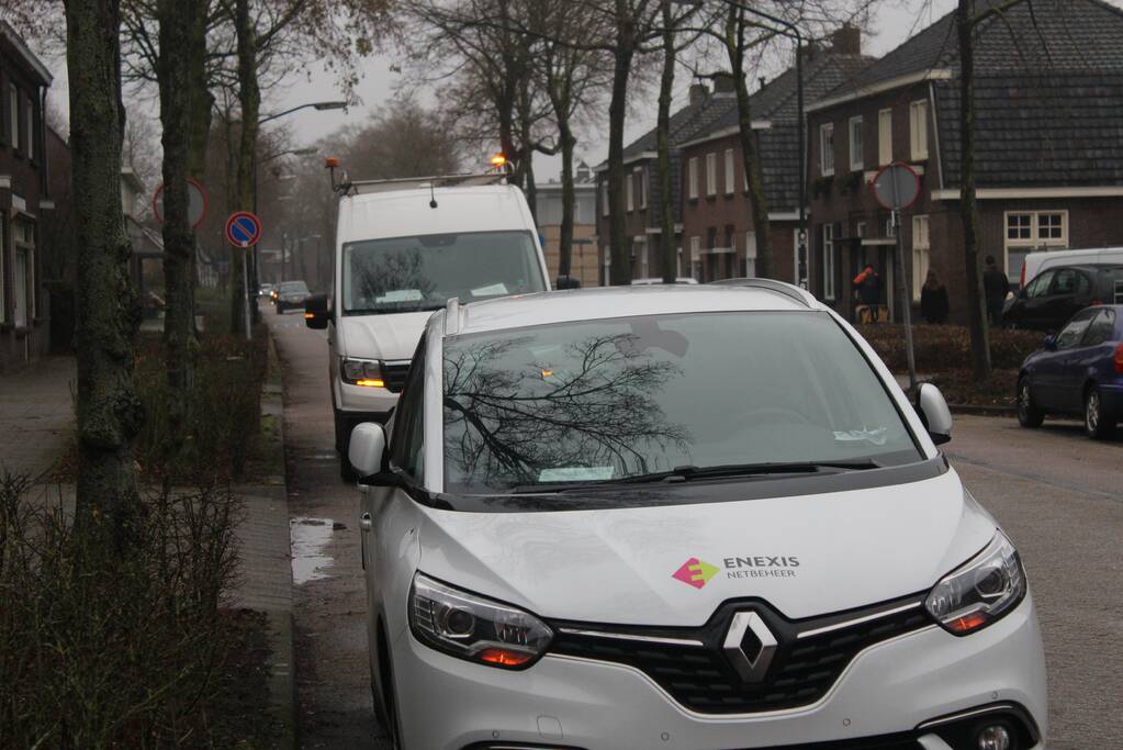 Brandweer doet metingen door gaslucht