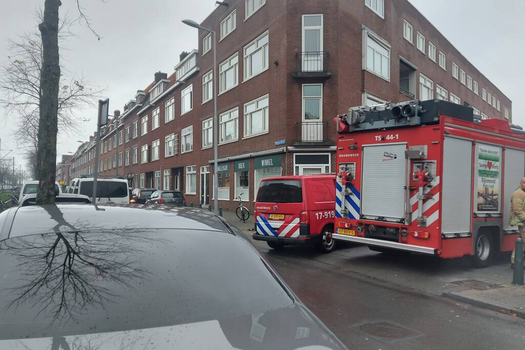 Brandweer doet metingen na gaslucht