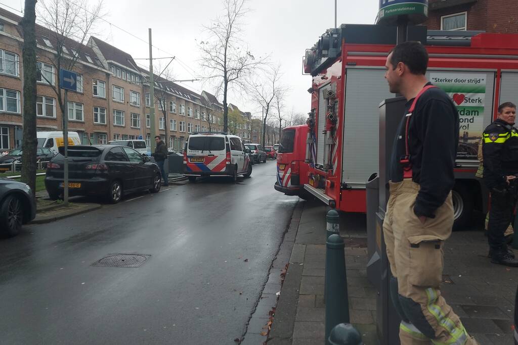 Brandweer doet metingen na gaslucht