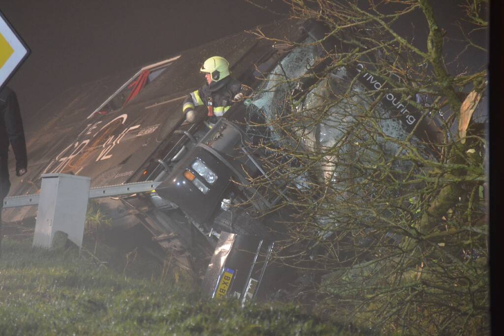 Chauffeur Arriva touringcar overleden bij crash