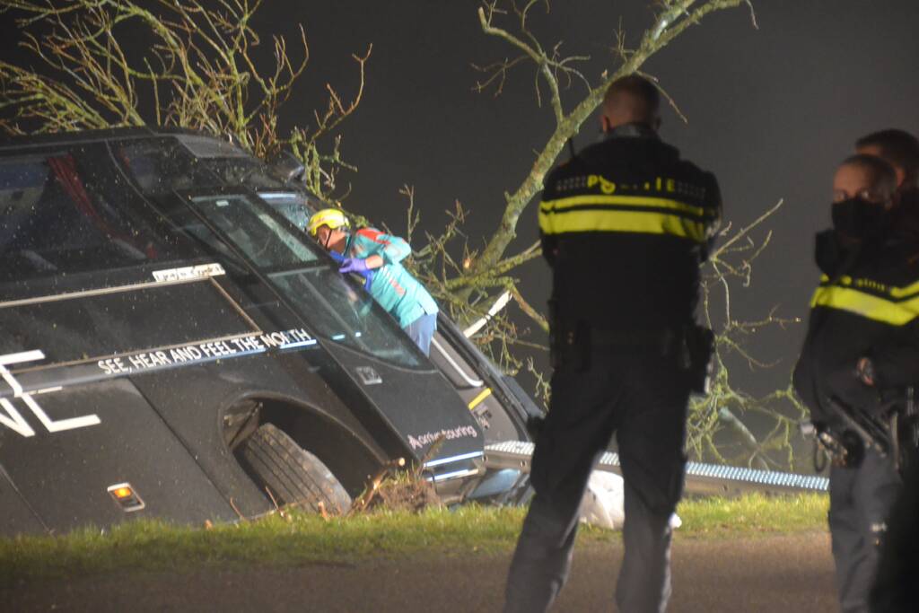 Chauffeur Arriva touringcar overleden bij crash