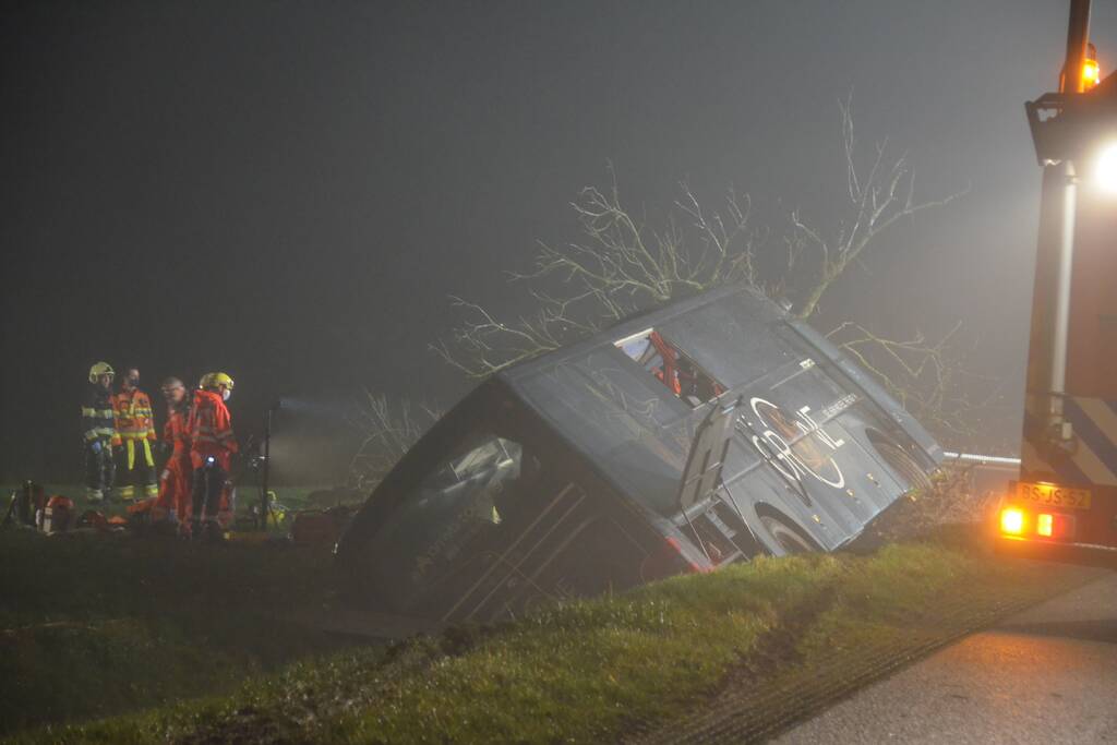 Chauffeur Arriva touringcar overleden bij crash