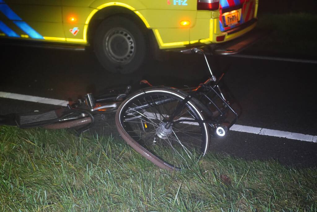 Fietser zwaargewond bij aanrijding met auto