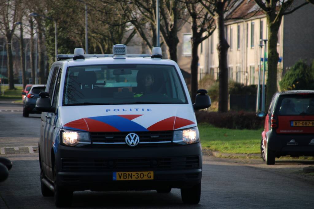 Voordeur woning verwoest door vuurwerkbom