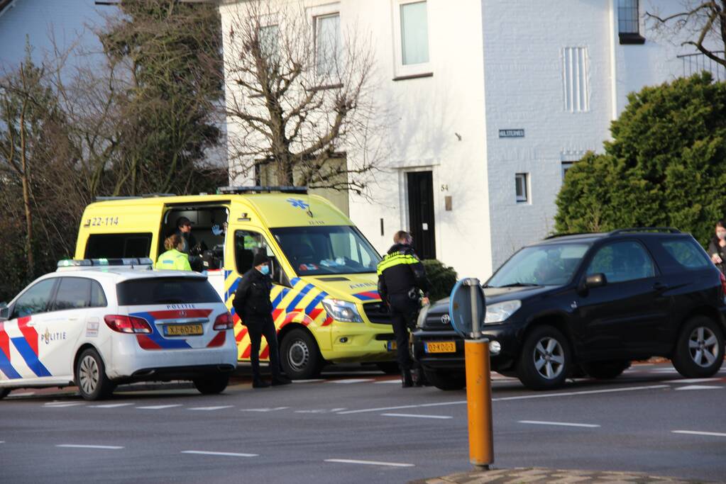 Scooterrijdster gewond bij aanrijding met auto