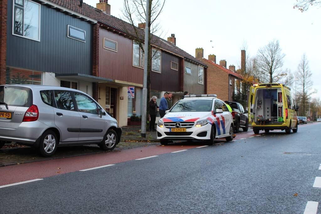 Persoon gewond bij botsing tegen paal