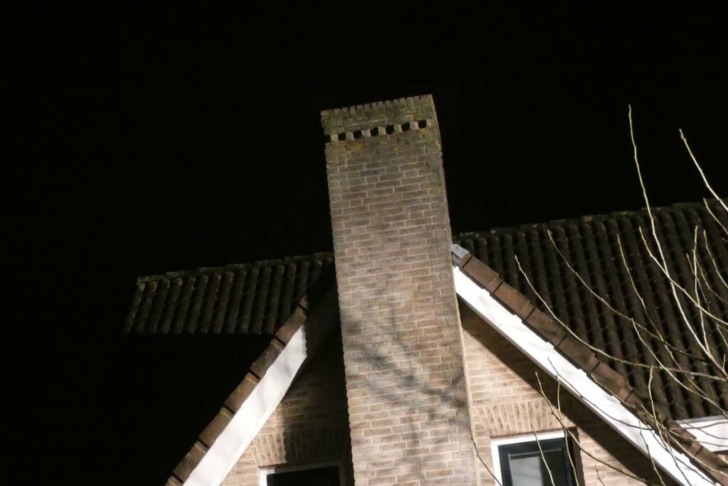 Schoorsteen geveegd na brand