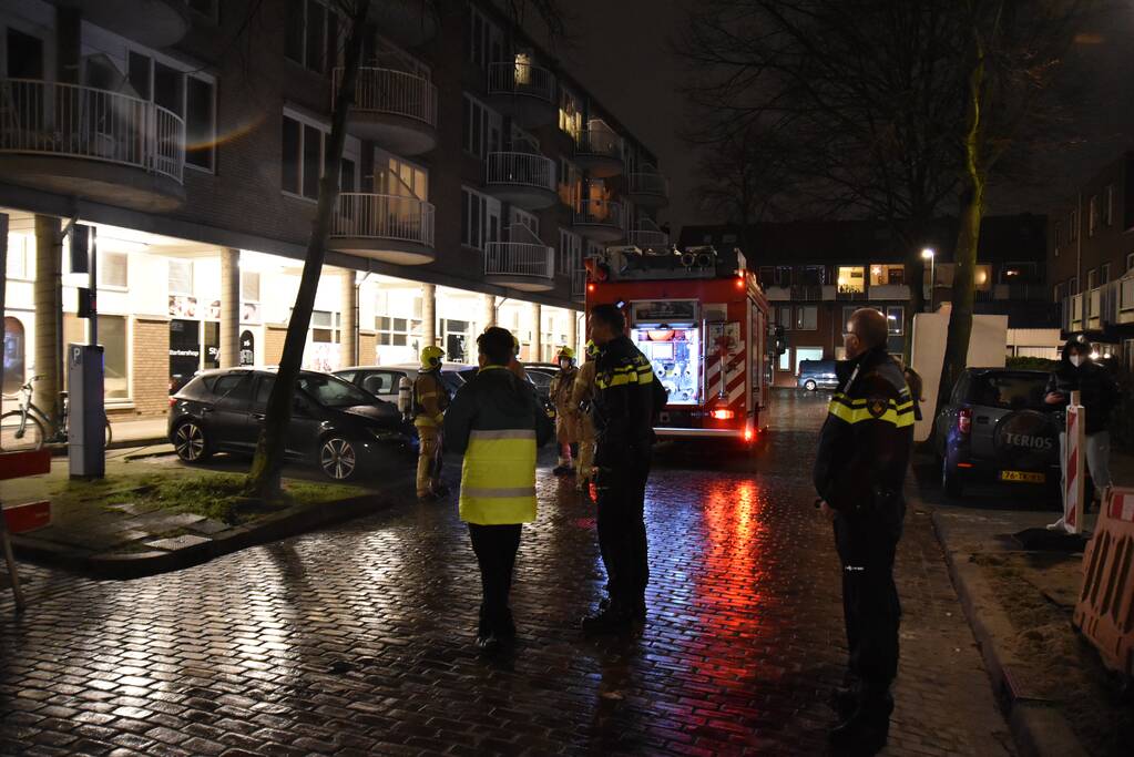 Plastic voorwerp in brand zet portiek vol rook