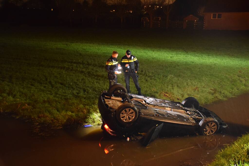 Auto te water geraakt