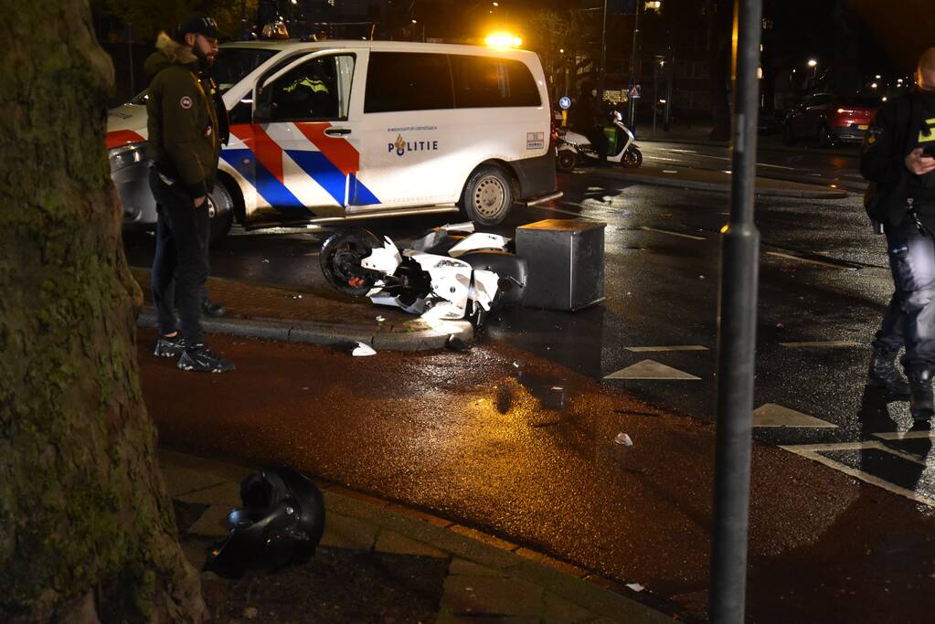 Maaltijdbezorger gewond bij aanrijding met auto
