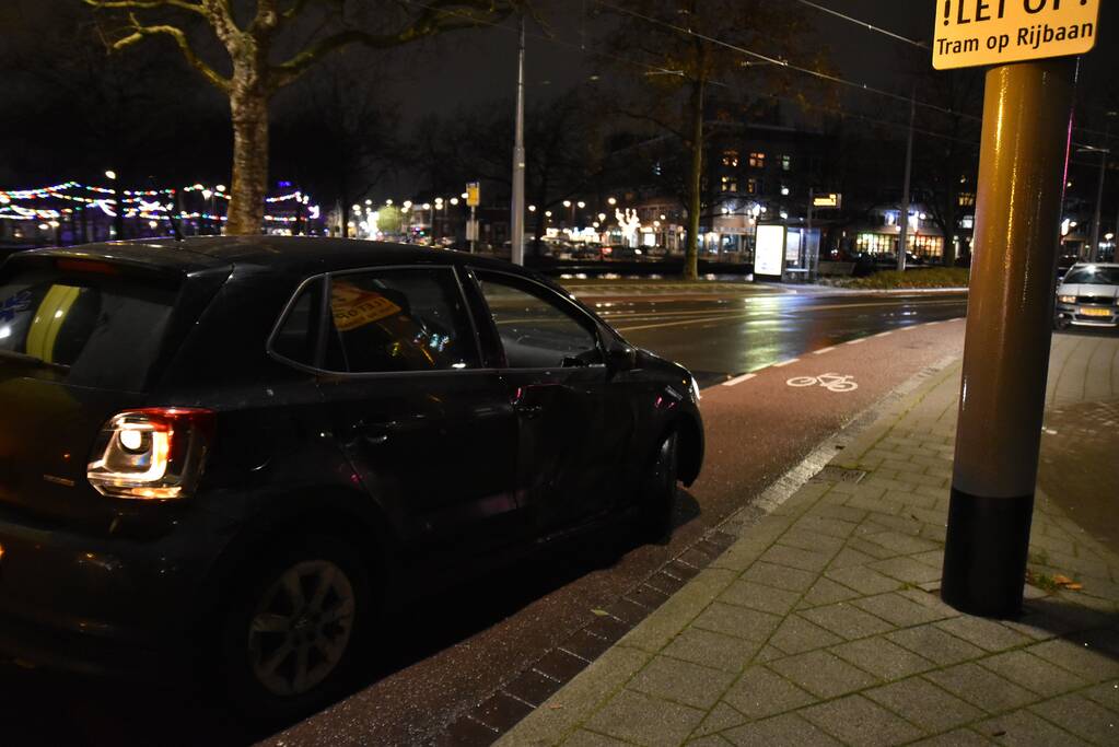 Maaltijdbezorger gewond bij aanrijding met auto