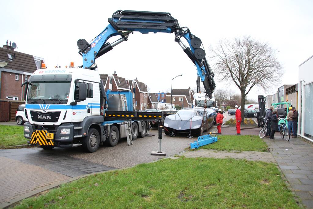 Superbus Wubbo Ockels wordt vervoerd naar nieuwe locatie