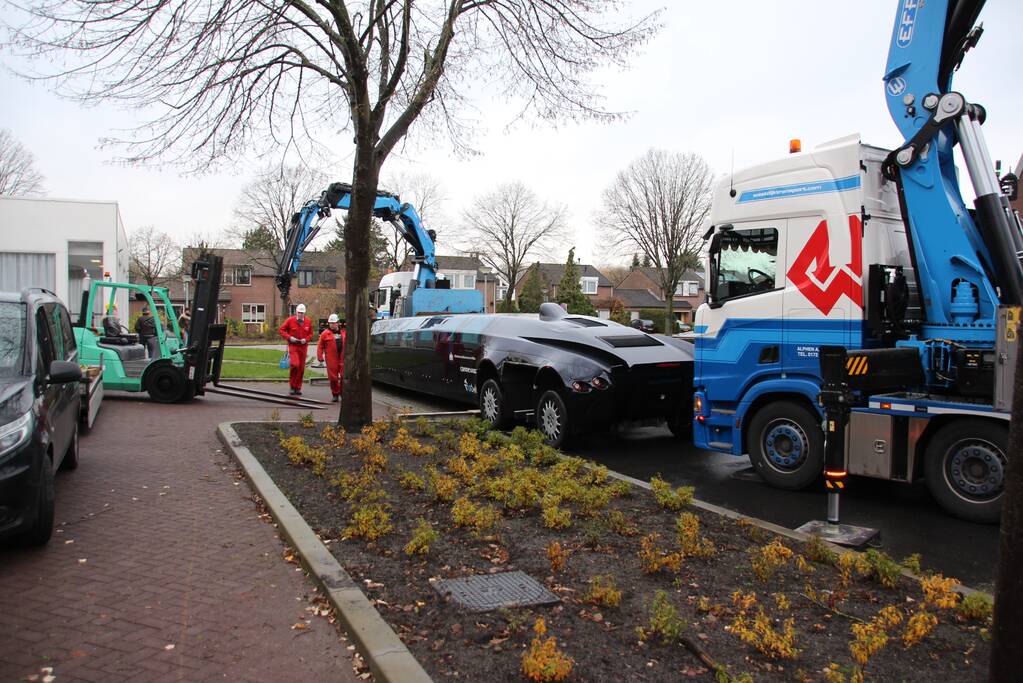Superbus Wubbo Ockels wordt vervoerd naar nieuwe locatie