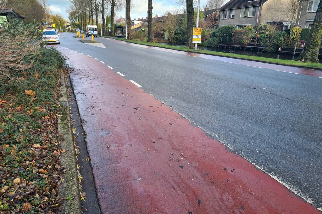 Auto en bushokje gesloopt