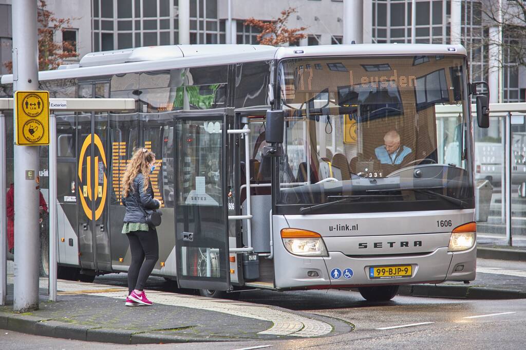 Reizigers Synthus en U-OV kunnen weer voorin instappen in de bus