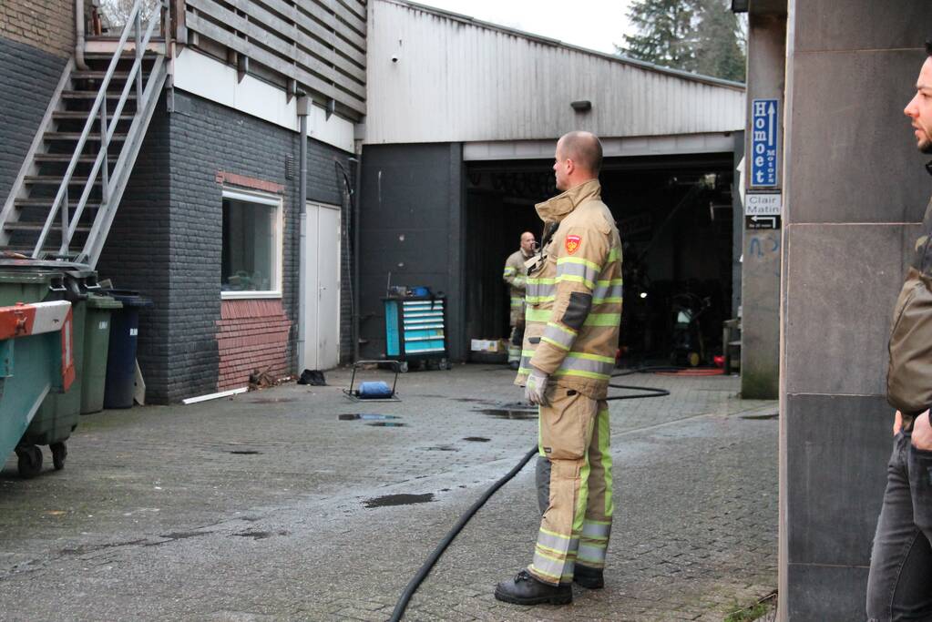 Brand in autogarage snel geblust