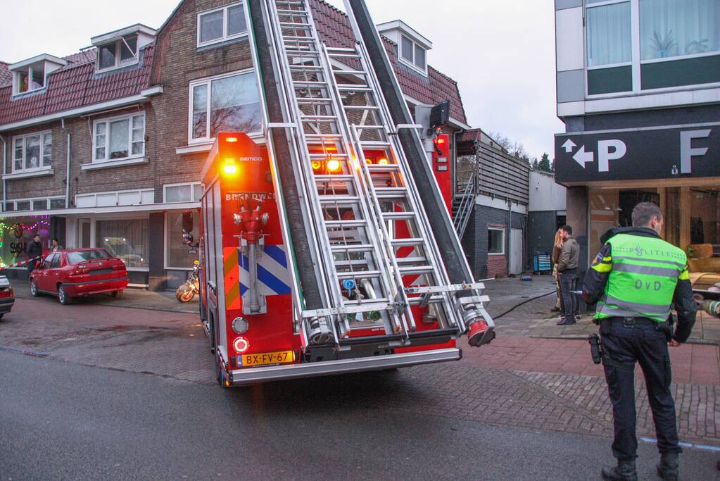 Brand in autogarage snel geblust