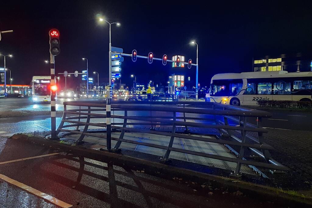 Auto klemgereden door politie