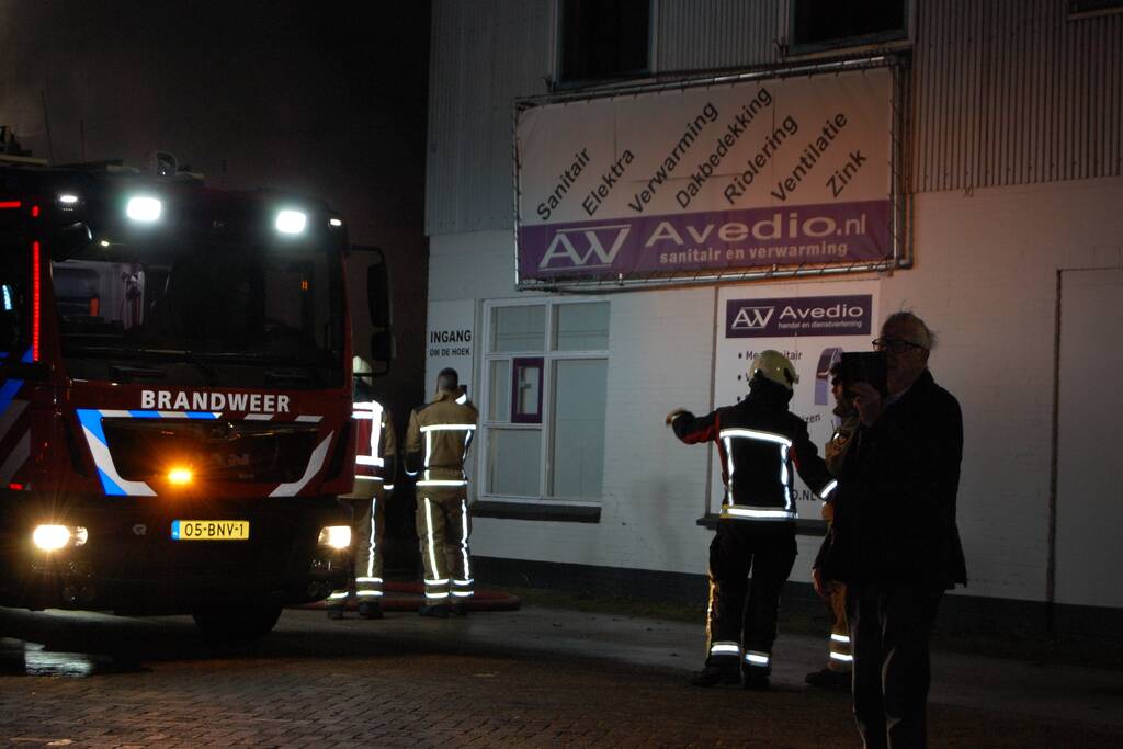 Bestelbus gaat in vlammen op