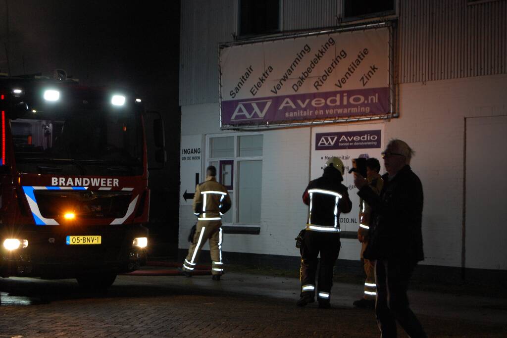 Bestelbus gaat in vlammen op
