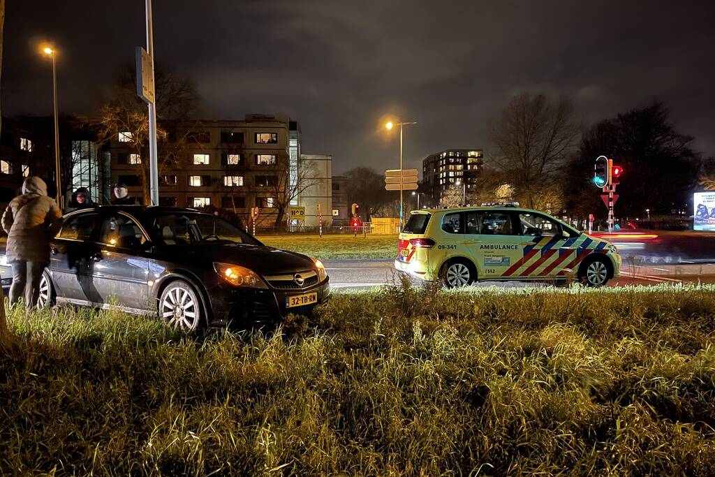 Meerdere auto's botsen Henri Dunantplein
