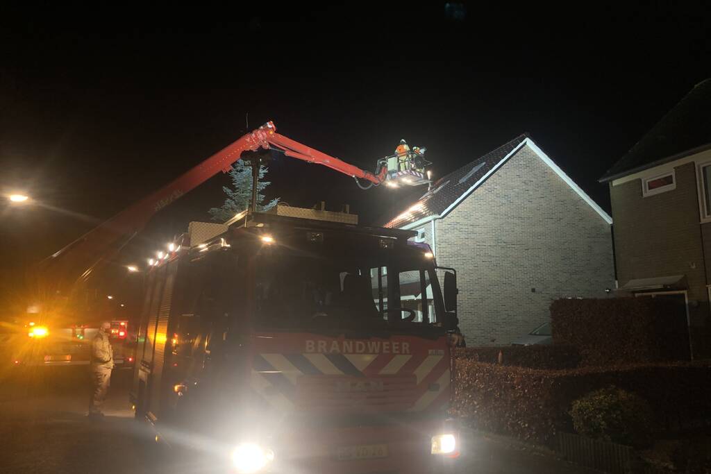 Brand in schoorsteen van woning