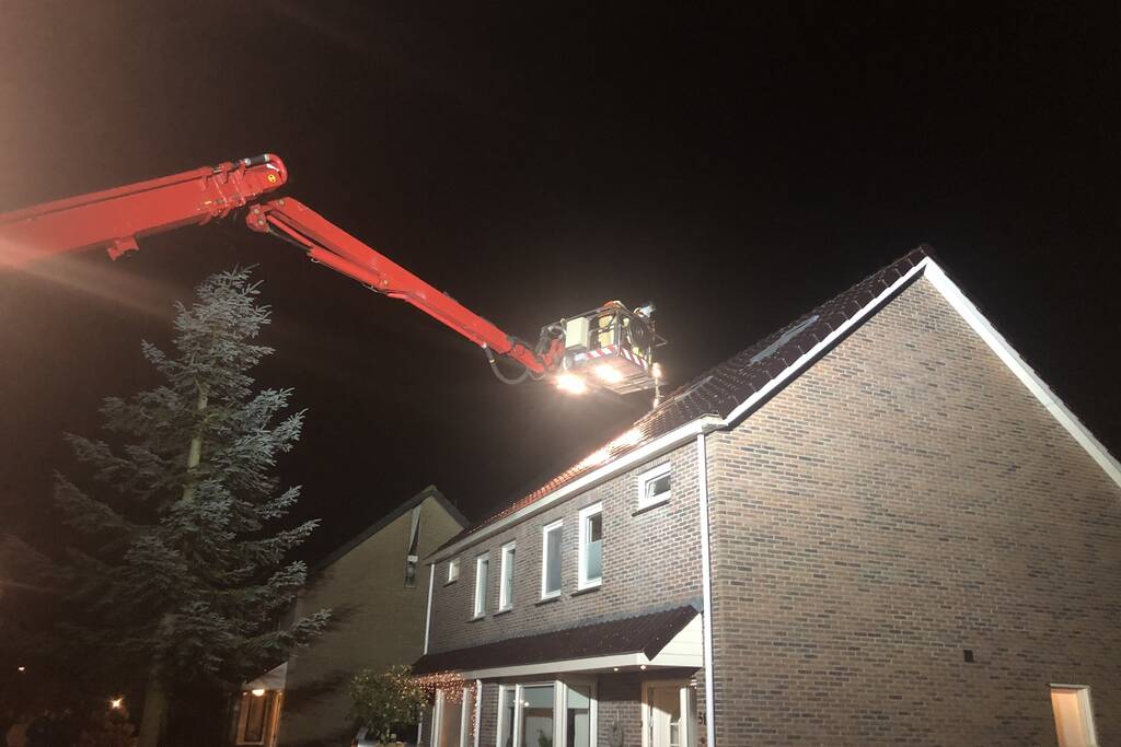 Brand in schoorsteen van woning