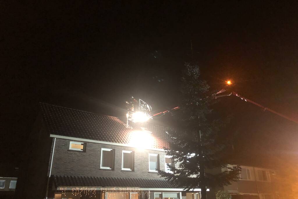 Brand in schoorsteen van woning