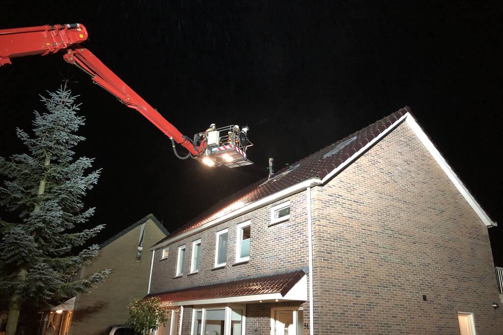 Brand in schoorsteen van woning
