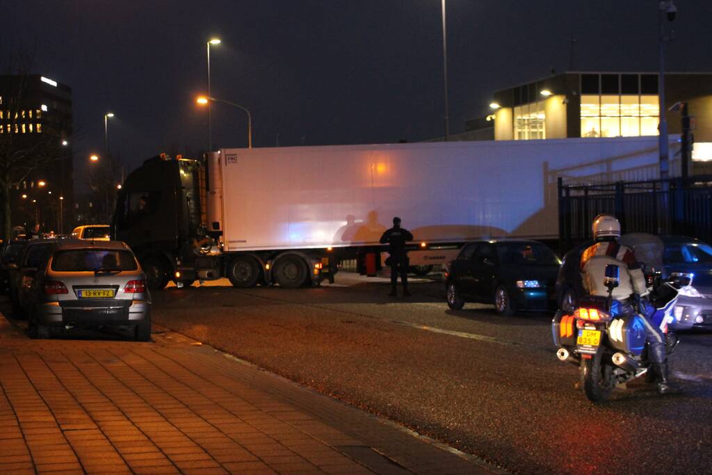 Zwaarbeveiligd transport vanaf voormalige gelddrukkerij Joh Enschedé
