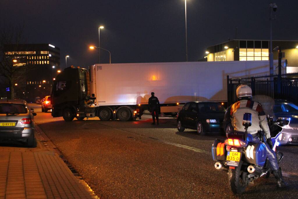 Zwaarbeveiligd transport vanaf voormalige gelddrukkerij Joh Enschedé