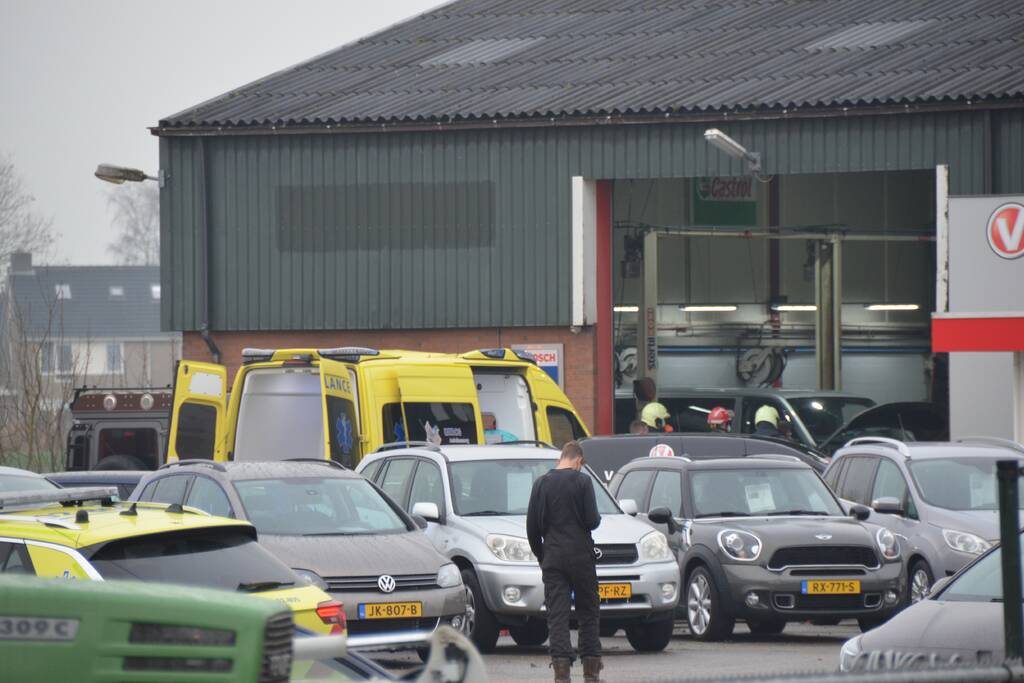 Persoon gewond bij ongeval Vakgarage Van der Zweep
