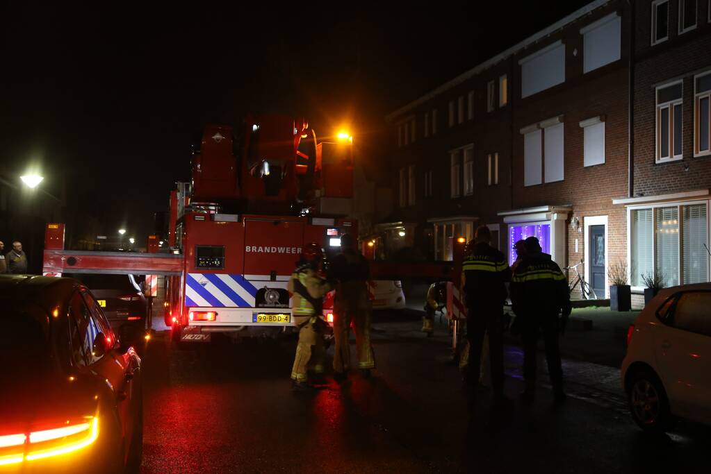 Schoorsteen rookt hevig door brand