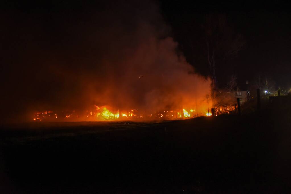Bussen in brand bij Firma Maliepaard