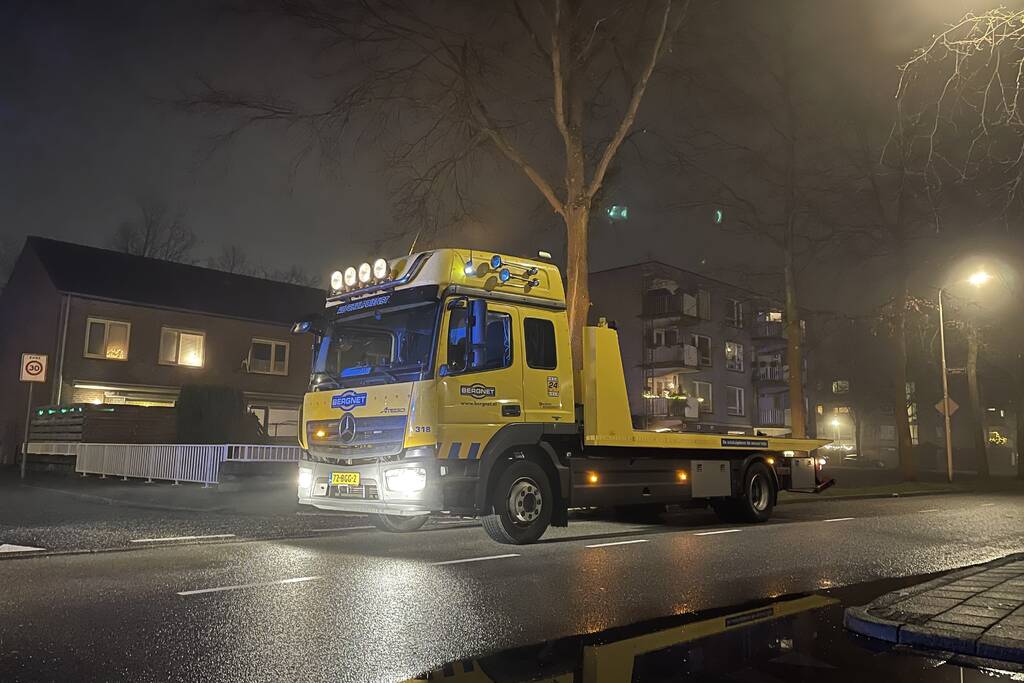 Auto belandt in sloot, inzittenden gevlucht