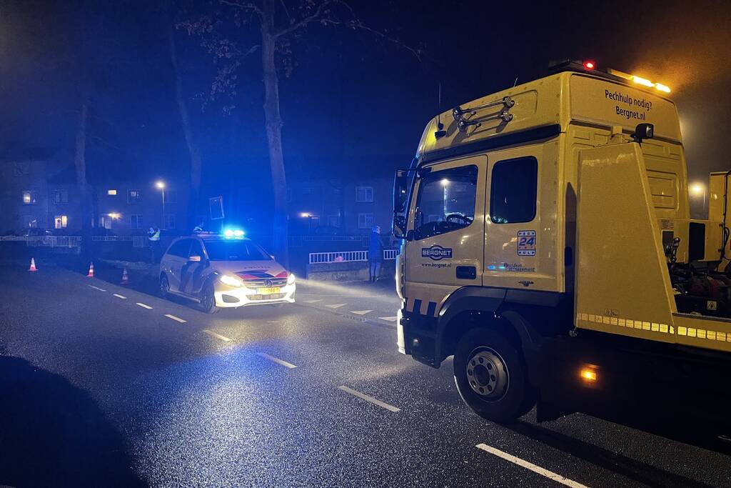 Auto belandt in sloot, inzittenden gevlucht