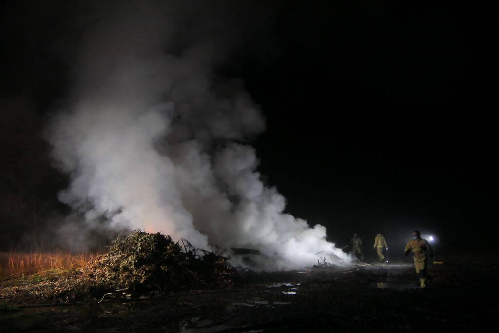 Flinke rookpluimen bij aangestoken buitenbrand