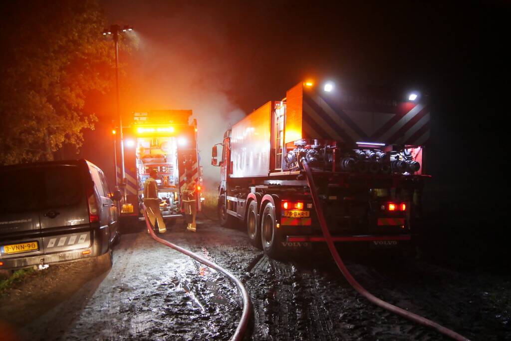 Flinke rookpluimen bij aangestoken buitenbrand