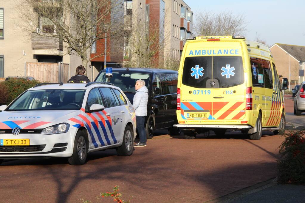 Man met fiets gaat hard onderuit