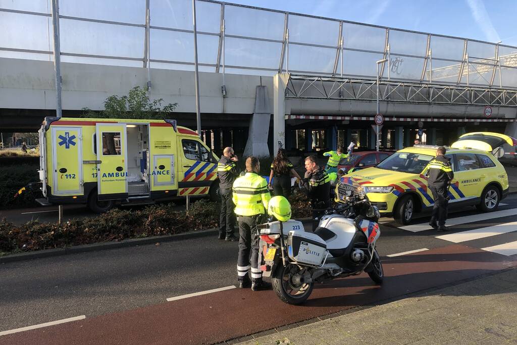 Persoon zwaargewond bij aanrijding met auto