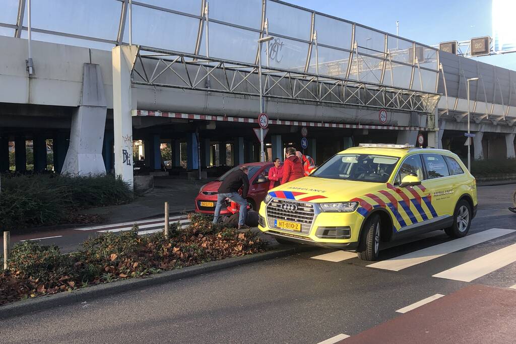 Persoon zwaargewond bij aanrijding met auto