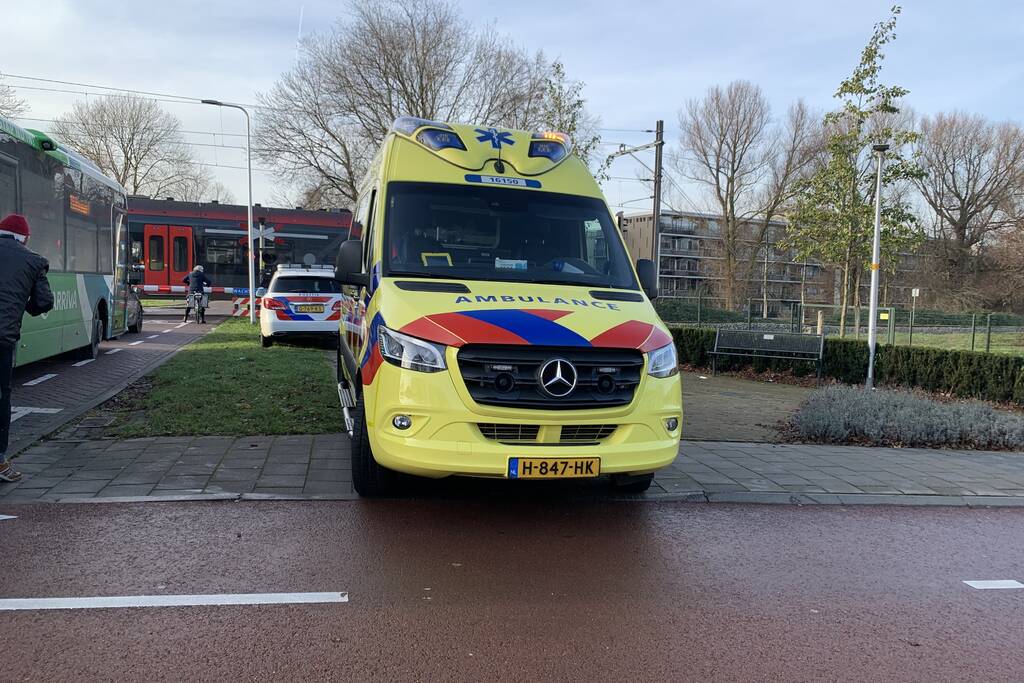 Racefietser botst op voetganger