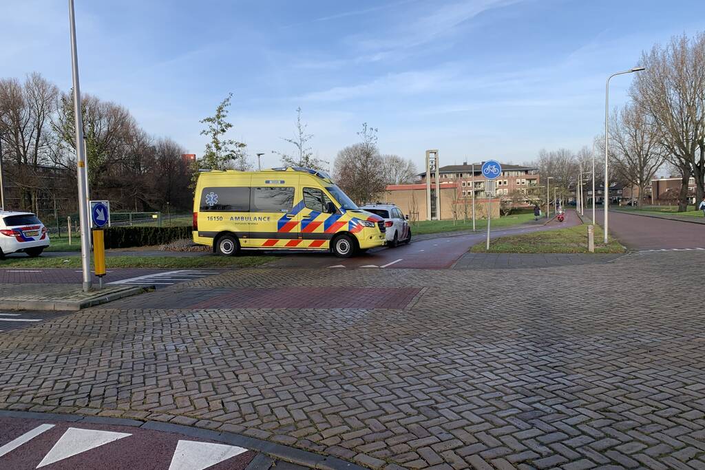 Racefietser botst op voetganger