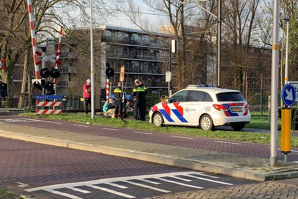 Racefietser botst op voetganger